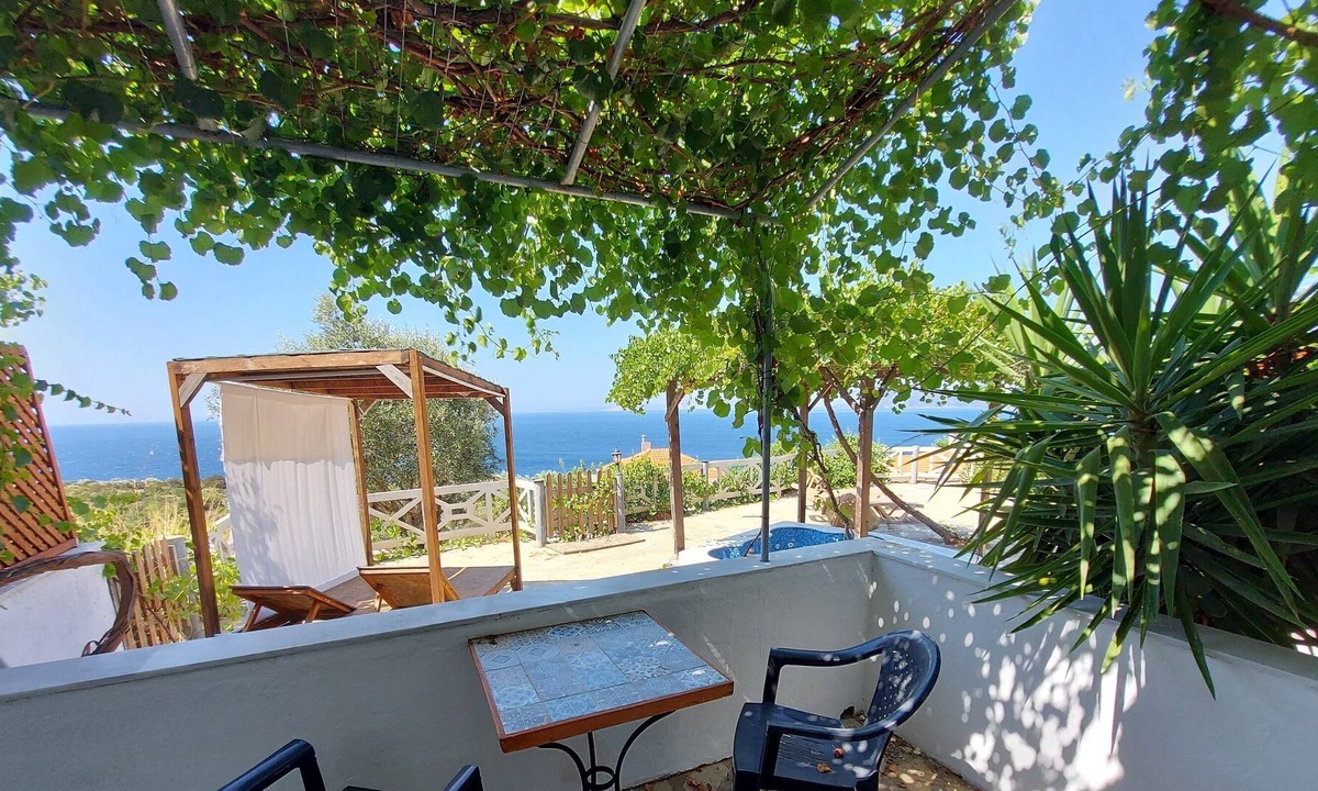 Koumeika House | Samos Island - Panorama Apartment with Jacuzzi