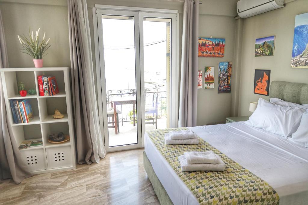 Pylos House | Sea view free Parking sleeps 7