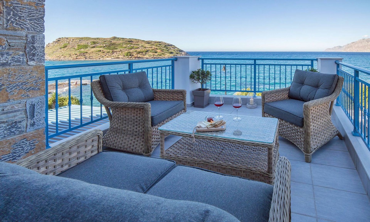 Mochlos House | Seafront house with Jacuzzi, 20 meters to the Beach and Restaurants in Mochlos