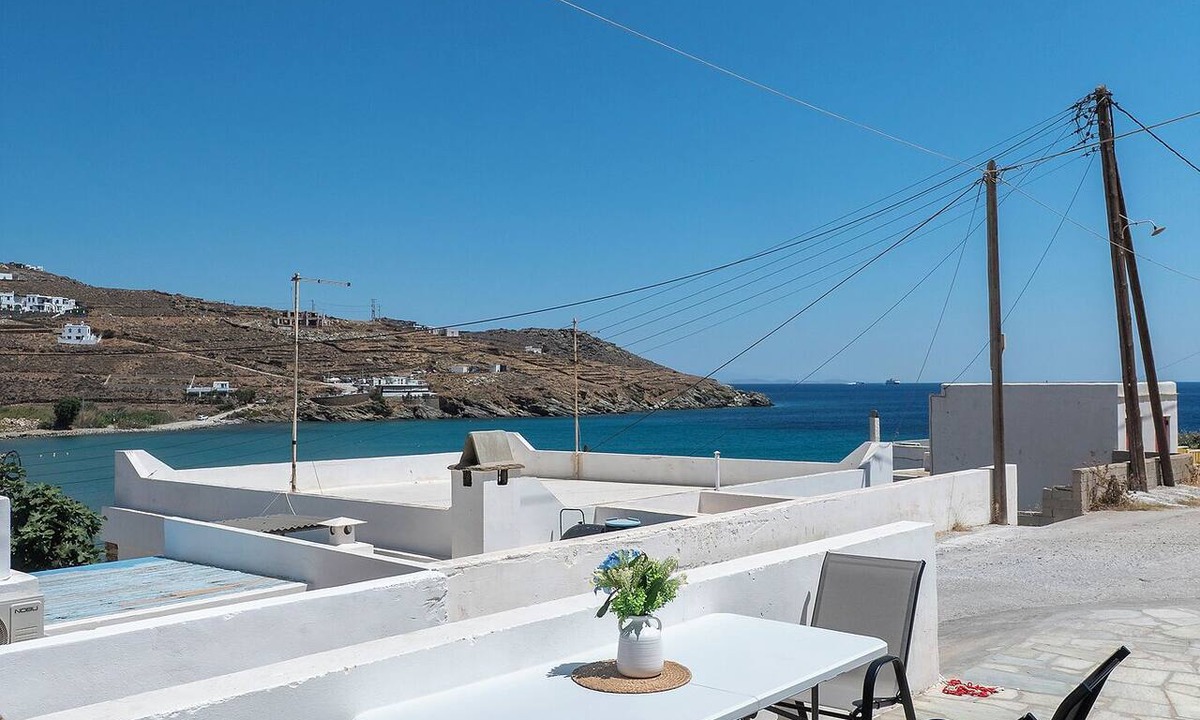 Exomvourgo Apartment | Seafront maisonettes by TinosStay