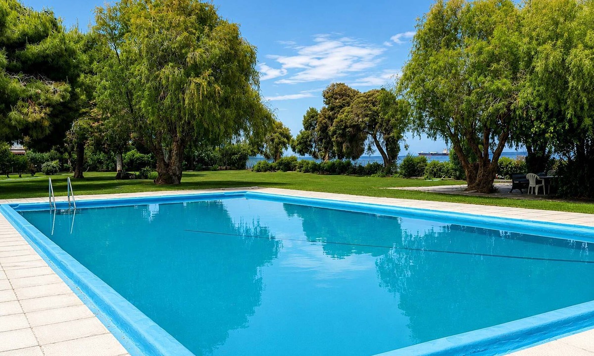Katakali Apartment | Seaside Almyra Stay with pool, Agioi Theodoroi