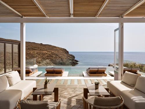 Xilokeratidi Hotel | Semeli Coast Mykonos Curio Collection by Hilton
