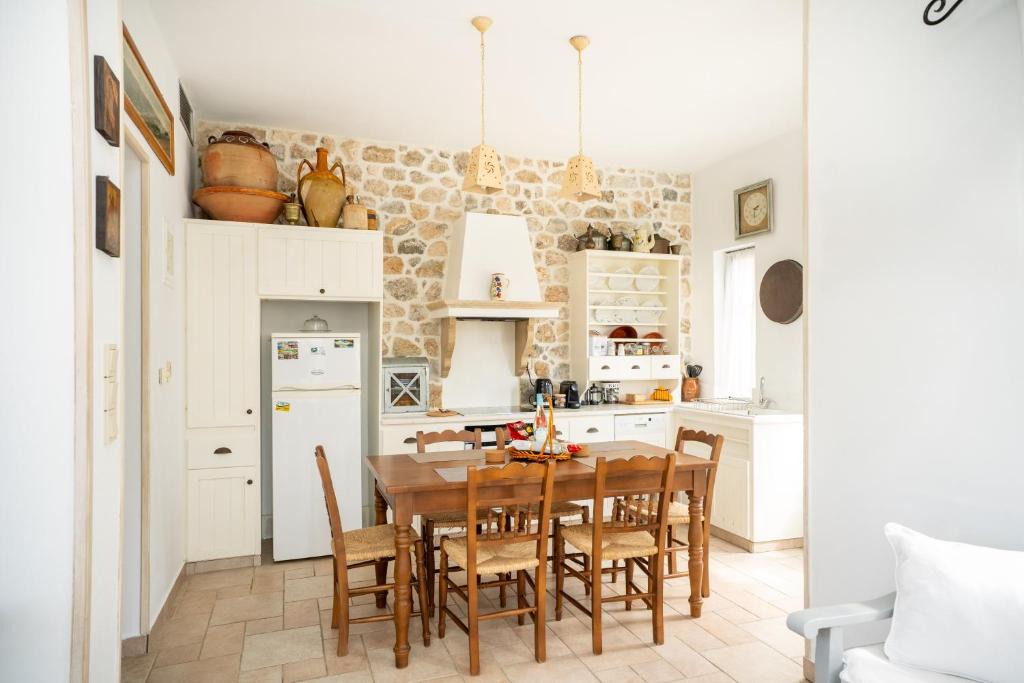 Mirties House | Semini Villa