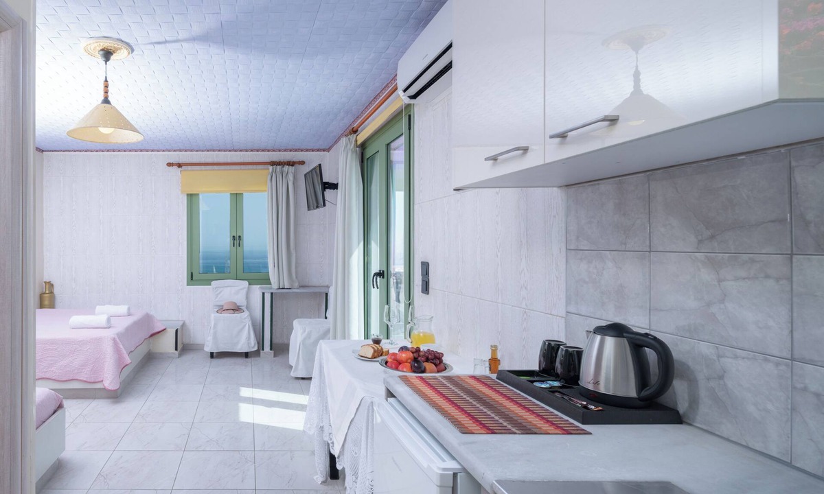 Piskopiano Apartment | Senior Citizen Suite in Blue