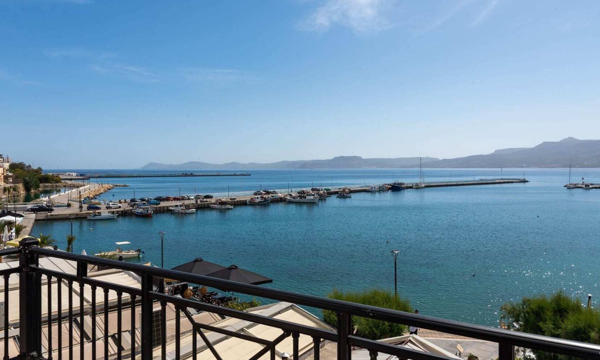 Sitia Apartment | Sitia Old Port studio - 3min walk to beach - AC - WIFI