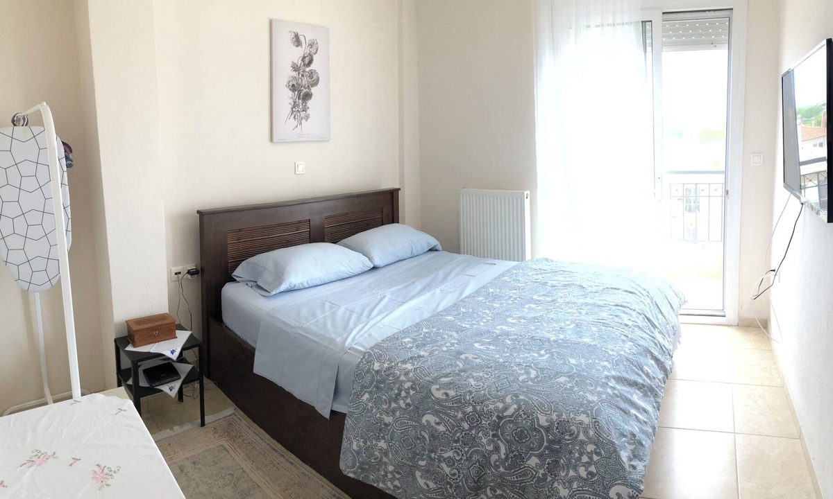Sindos Apartment | Small town feel, big city access