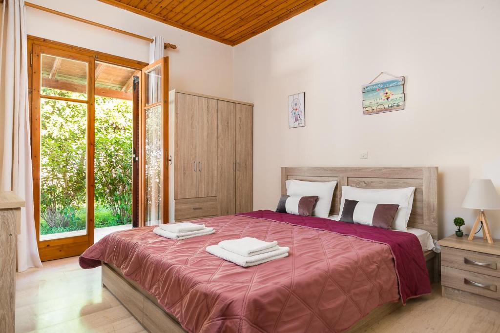 Almiros Beach House | Sophie's House