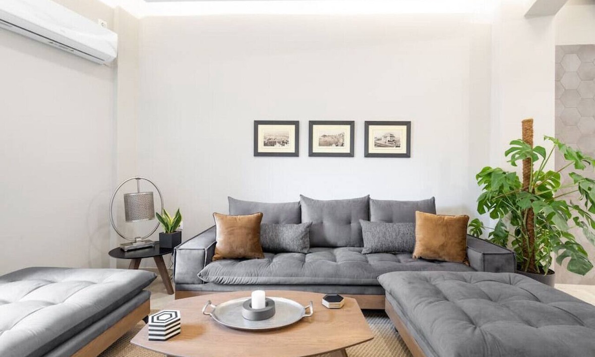 Kinosargous Apartment | Spacious 3-BDR Family APT near Acropolis, Netflix!