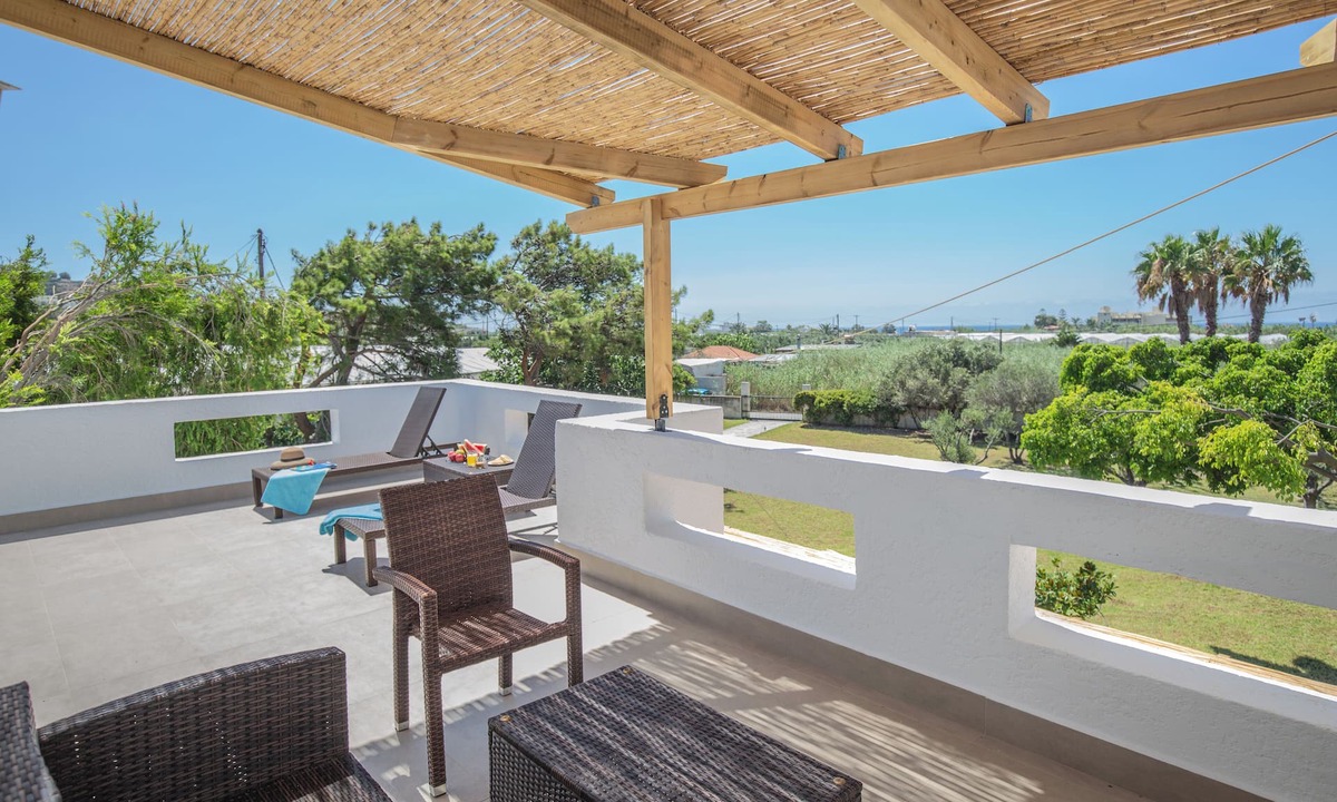Ierapetra Villa | Spacious, luxurious vacation villa with large garden and lots of privacy