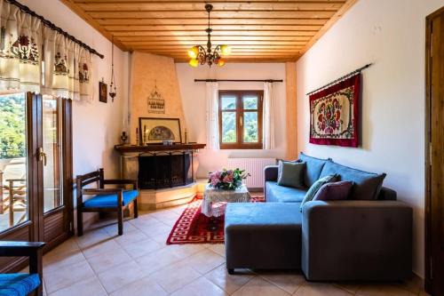 Trikolonoi Apartment | Stemnitsa Stone Residence - Comfy Mountain Getaway