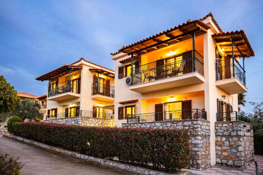 Lefktro Apartment | Stoupa Serene Nests - Spitiko Getaway