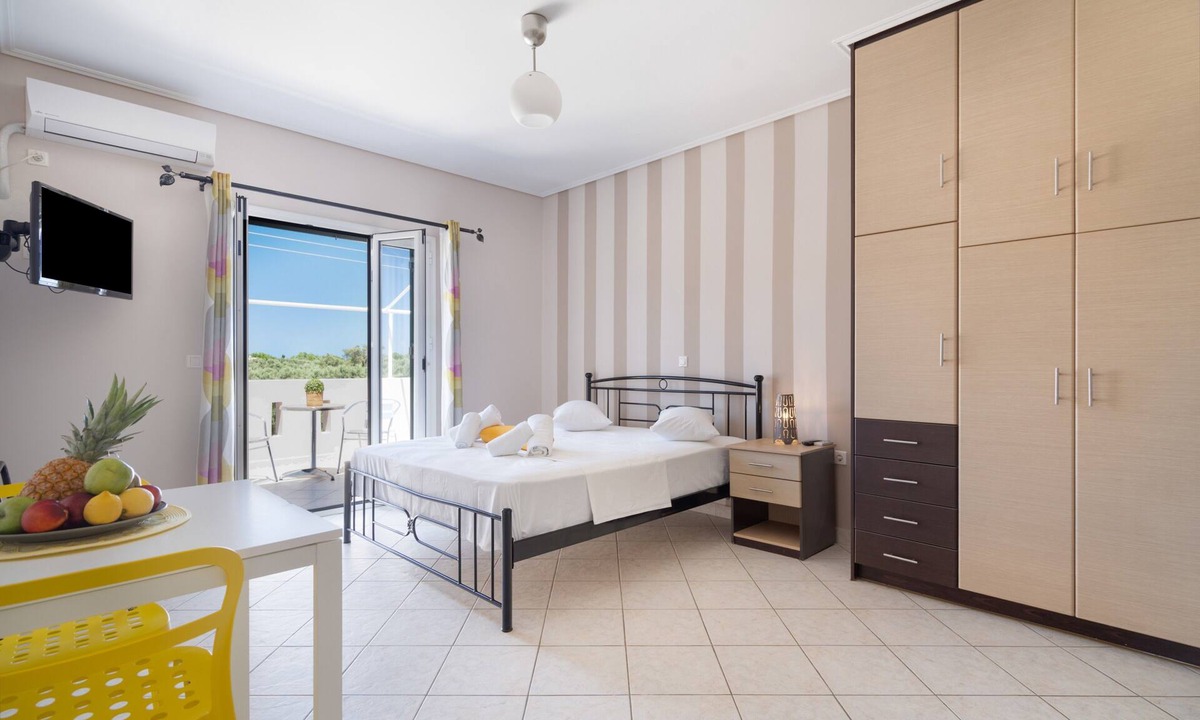 Kalligoni Apartment | Studio Apartment 'Alexandros 2 Guests B' with Mountain View, Wi-Fi and Air Conditioning