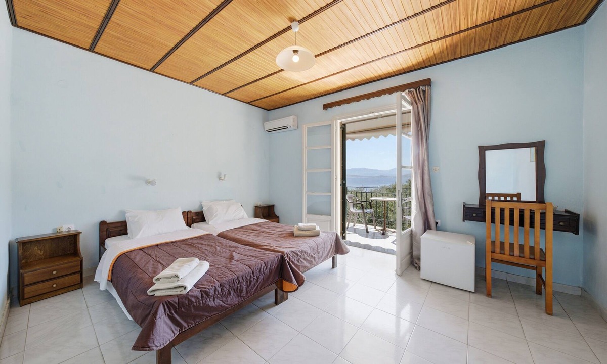 Apraos Apartment | Studio Apartment 'Apraos Bay Hotel Room 6' with Sea View, Wi-Fi and Air Conditioning