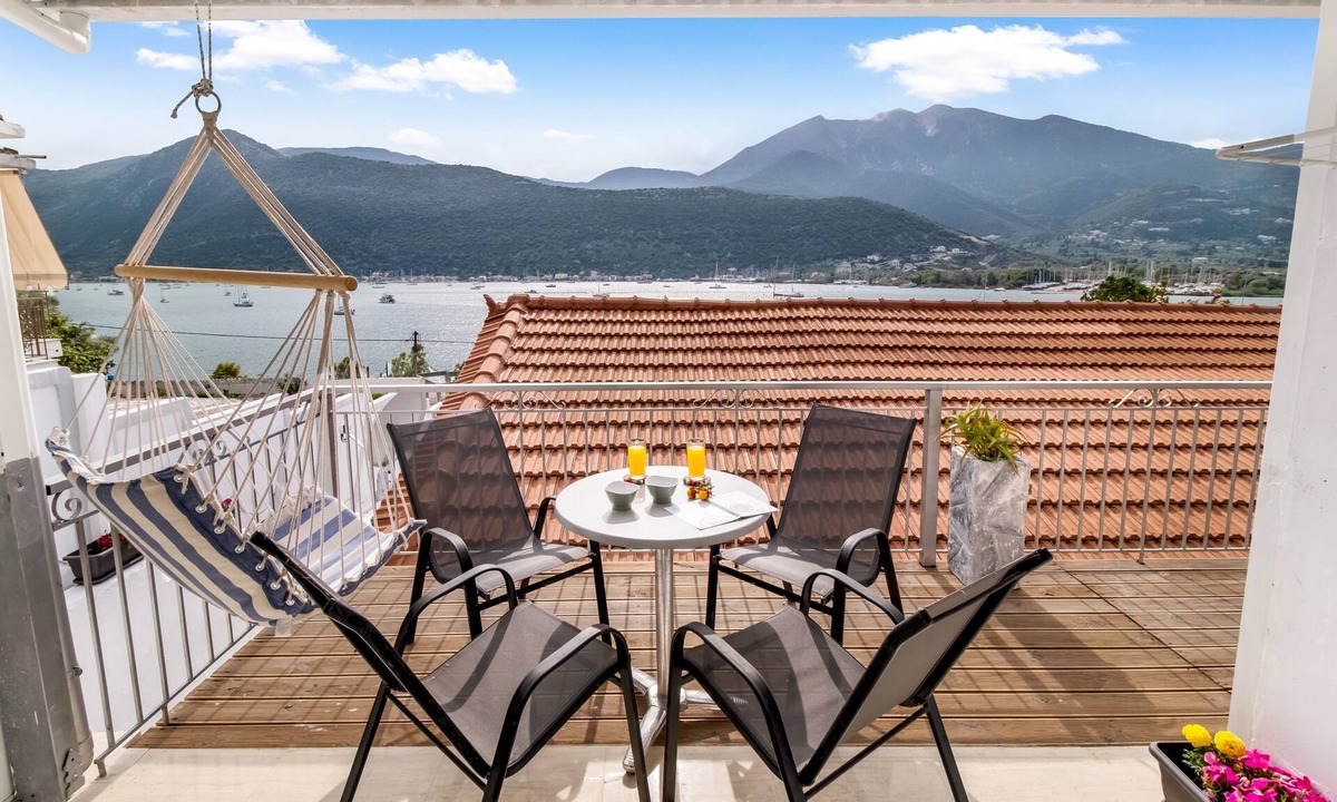 Geni Apartment | Studio Apartment "Chakalaka 5" with Sea View, Shared Pool & Wi-Fi
