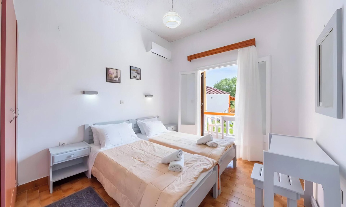 Notos Apartment | Studio Apartment 'Maltas 6' with Shared Terrace, Wi-Fi and Air Conditioning
