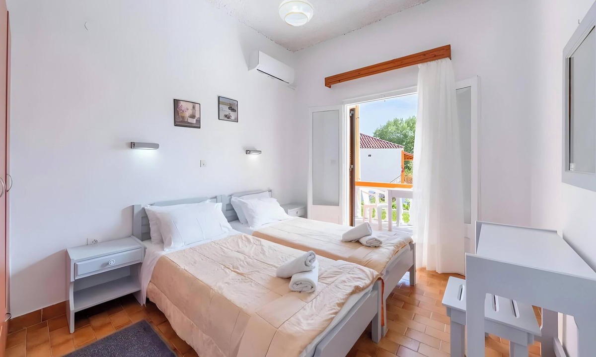 Notos Apartment | Studio Apartment 'Maltas 6' with Shared Terrace, Wi-Fi and Air Conditioning