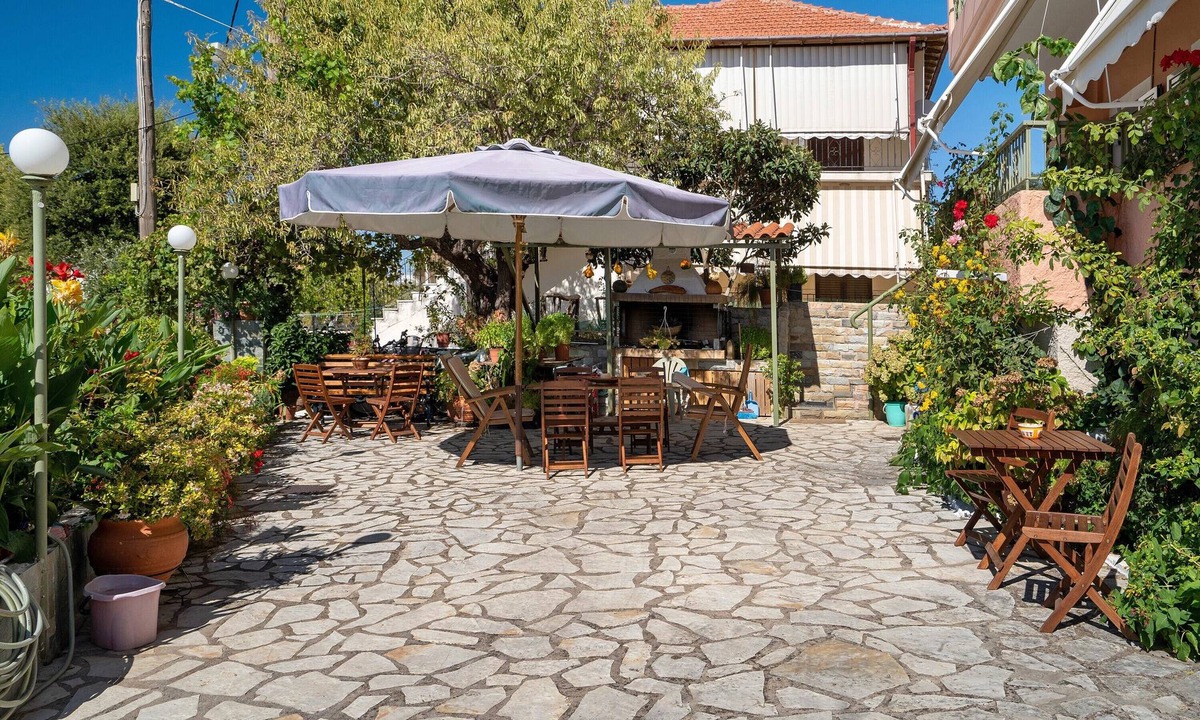 Kalamitsi Apartment | Studio Apartment 'Nontas Home 27' with Mountain View, Wi-Fi and Air Conditioning