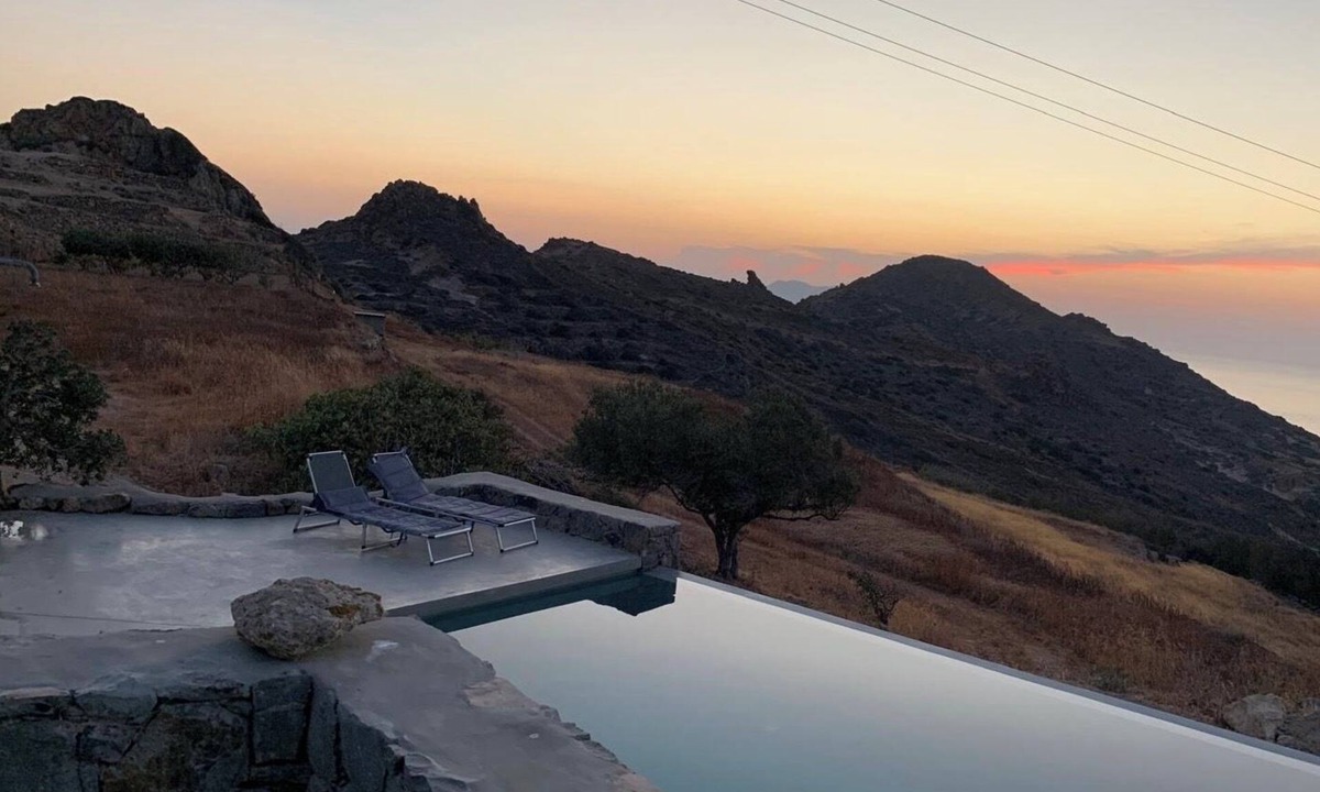 Tripiti Cabin | Stunning Bungalow Milos Greece. Panorama Sunset. Infinity Pool & AC.