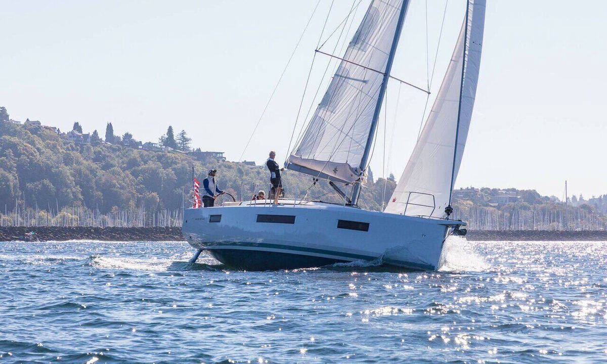 Keramoti Boat Rental | Sun-Kissed Sailing Adventure in Egeo Norte - Islas Griegas