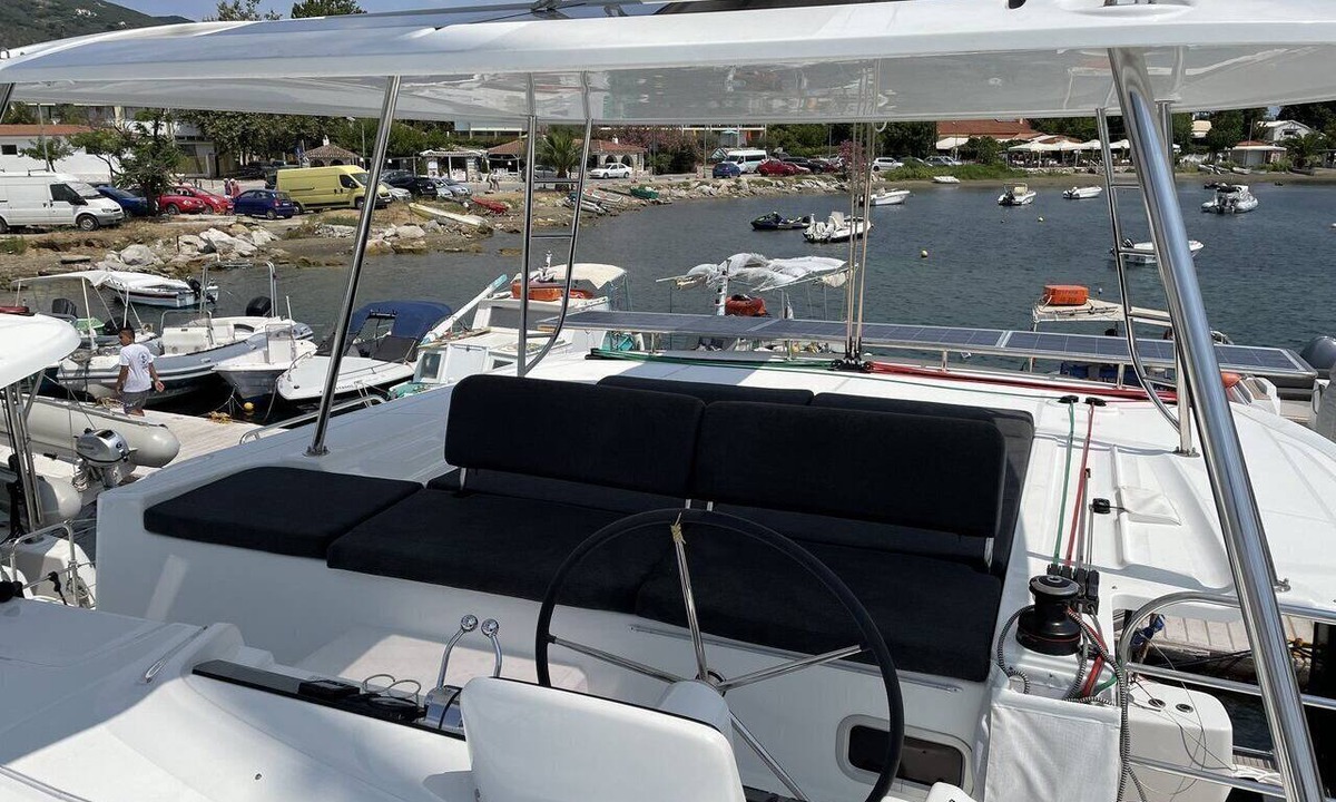 Skiathos Boat Rental | Sun-Kissed Sailing Adventure in Islas Esporadas