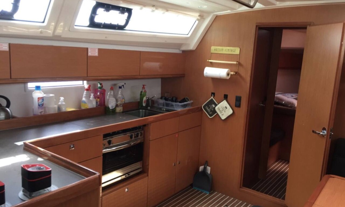 Skiathos Boat Rental | Sun-Kissed Sailing Adventure in Islas Esporadas