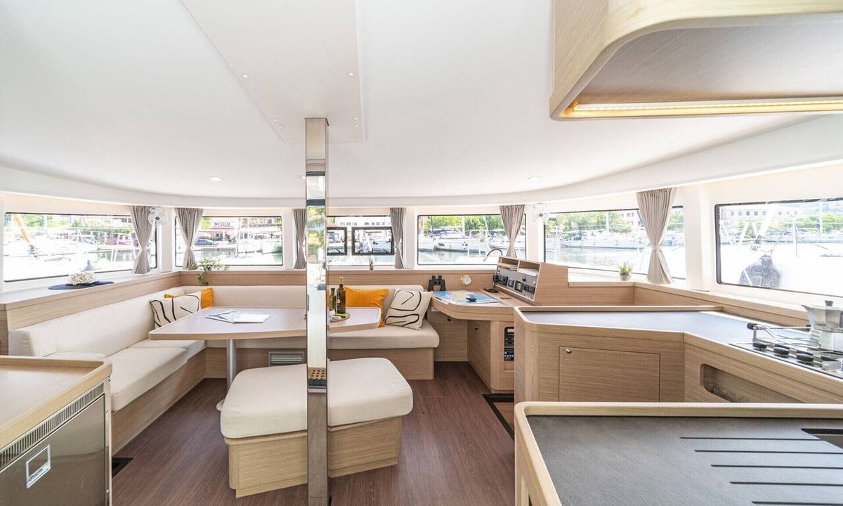 Skiathos Boat Rental | Sun-Kissed Sailing Adventure in Islas Esporadas