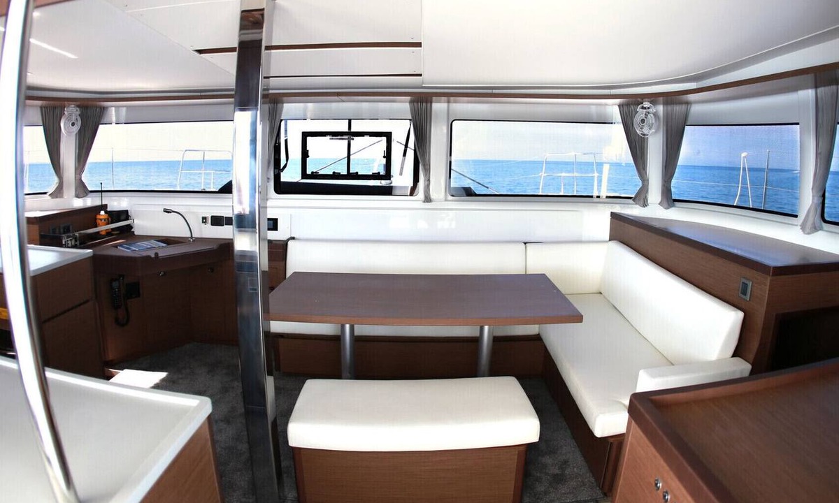 Pasalimani Boat Rental | Sun-Kissed Sailing Adventure in Islas Sarónicas