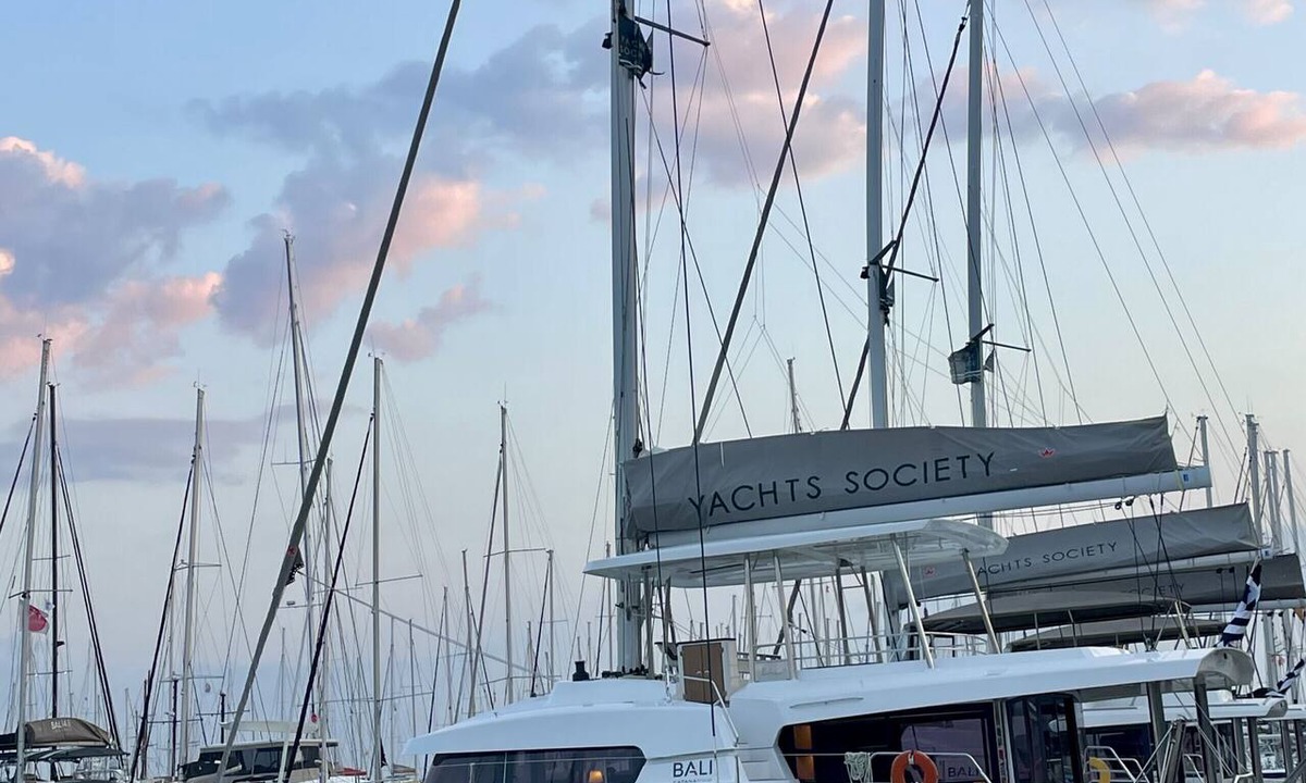 Alimos Boat Rental | Sun-Kissed Sailing Adventure in Islas Sarónicas