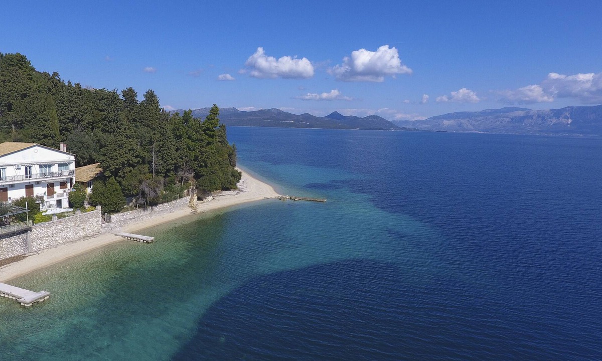 Perigiali Apartment | Sunny Beachfront apartment with its own pontoon,ideal for families w/t kids