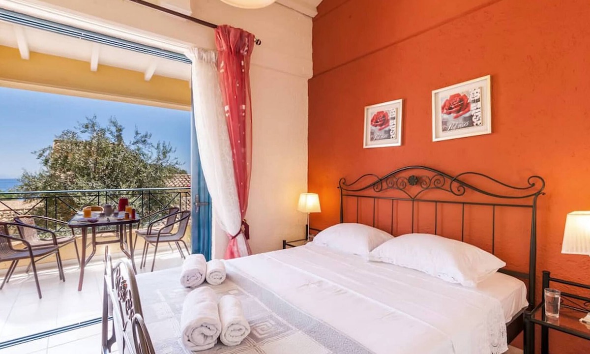 Barbati Apartment | Sunrise by the sea suite