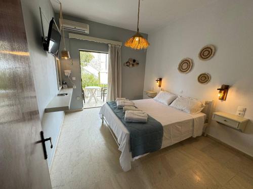 Sidari Bed & Breakfast | The 3 Little Pigs apartments