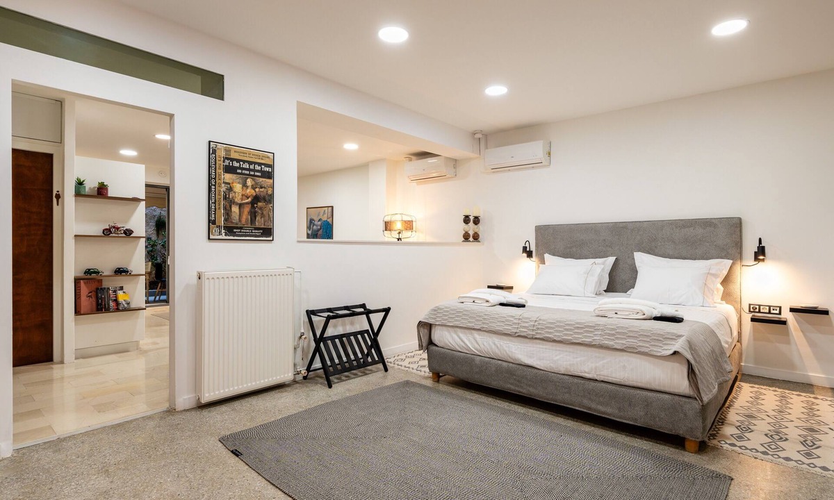 Pangrati Apartment | The Apex Boutique Studio with Private Terrace, Wi-Fi, and Air Conditioning