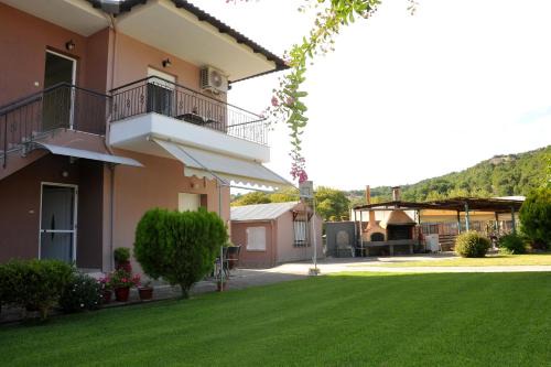 Kalambaka Apartment | The Other Side of Meteora with lush garden, BBQ & pavillion