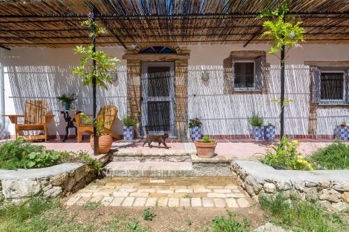 Limni House | The Storage House