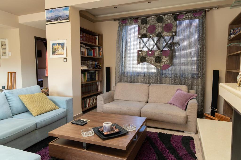 Maniakoi Apartment | The Sunset Haven Kastoria - Modern Lake Elegance