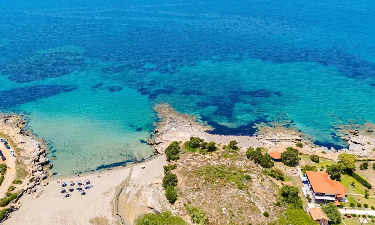 Pyrgos House | To Pournari Beachside Garden House, Korakohori Hleia, Greece