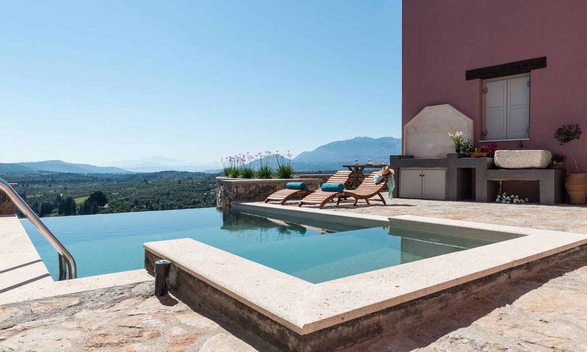 Paidochori Villa | Traditional Villa with Private Heated Pool and BBQ