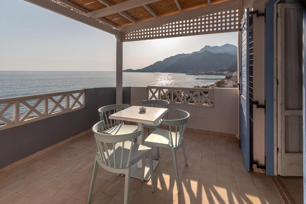 Tsoutsouros Hotel | Triton Beachfront Village Hotel