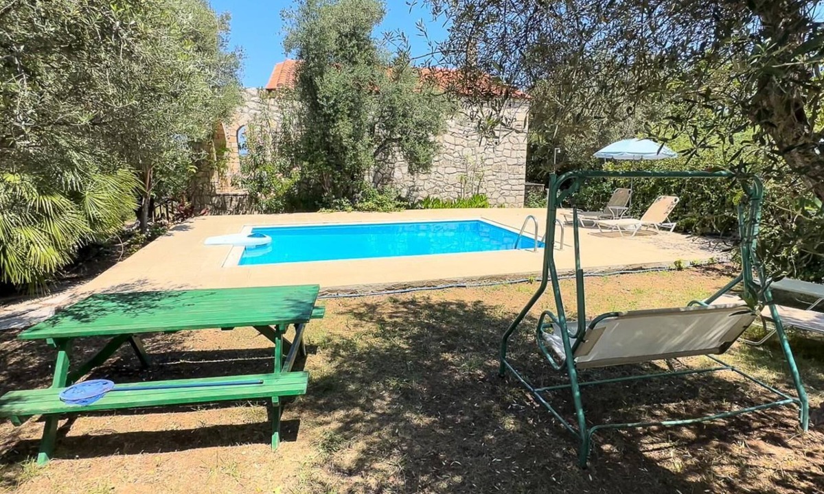 Stavromenos House | Vacation home Stafro Daskalaos, Rethymnon Crete - Watch video on YouTube & scan QR code
