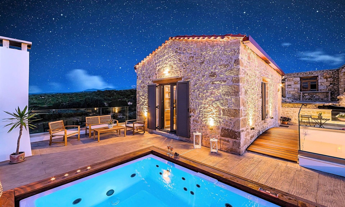 Agia Paraskevi Villa | Villa Akalli | Private Pool & Hot Tub in a Restored Venetian Residence