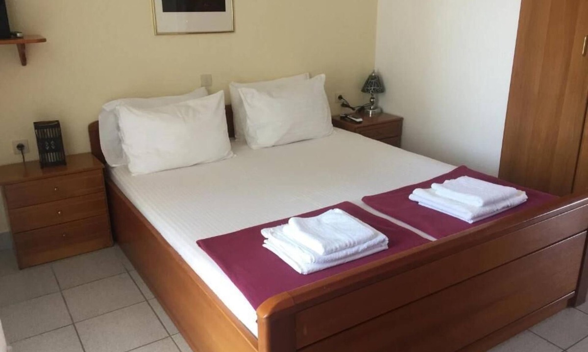 Nikita Hotel | Villa Askamnia and Suites Franz. Double bed Beach Pool, Bar, Resort Parkpl.