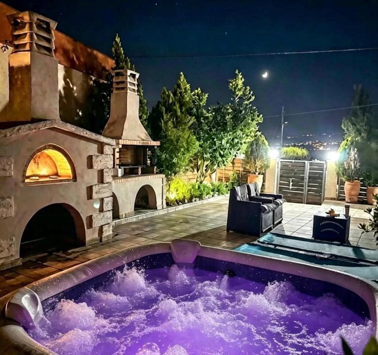 Gortyna Villa | Villa Asterousia with Private Night Spa, BBQ & Lounge