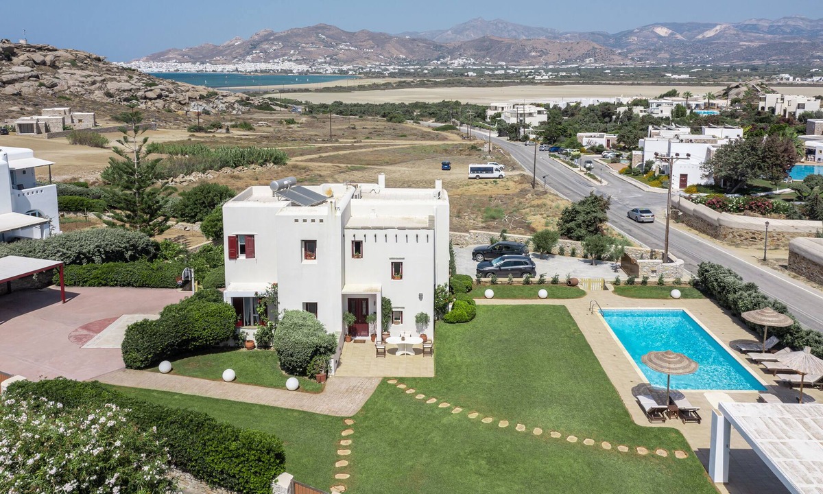 Agios Prokopios Villa | Villa Aurora with Private Pool & Jacuzzi Naxos