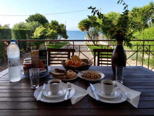 Koutsoupia House | Villa Bella Loukisia Seafront 5BR Villa for 10 Near Athens