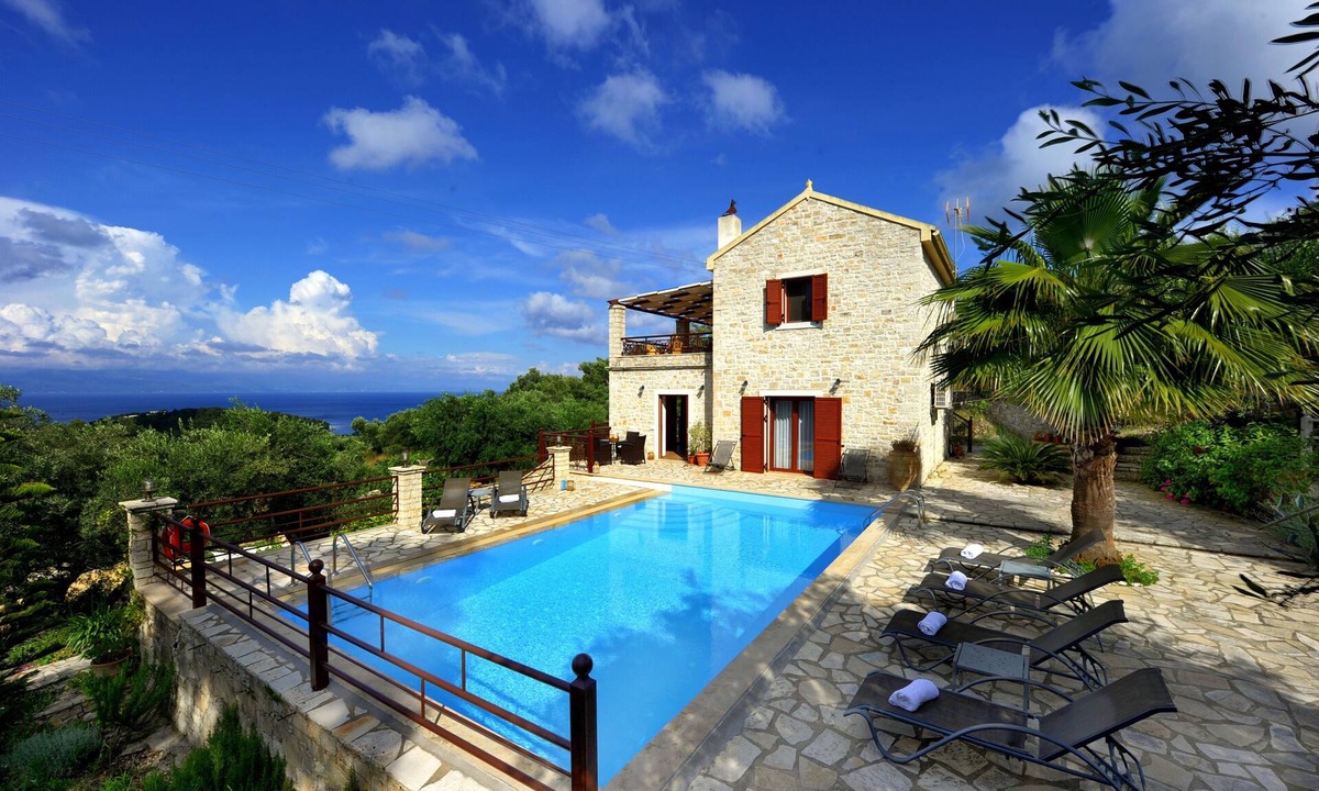 Mpogdanatika Apartment | Villa Casa Bianca Blue Apartment with Sea View, Shared Pool & Wi-Fi