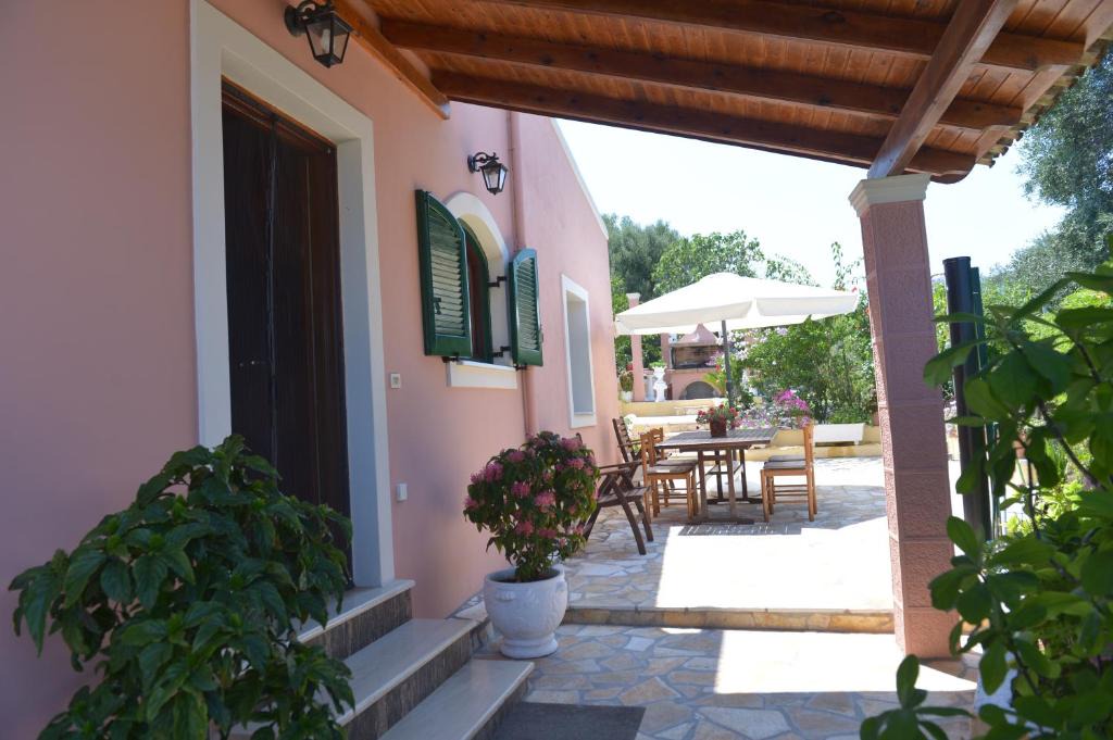 Agios Spyridon Corfu House | Villa Eleni Perithia BY CorfuEscapes