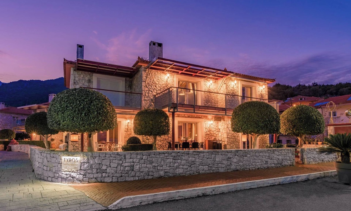 Tiros Apartment | Villa Ellisavet by Tyros Boutique houses on the beach