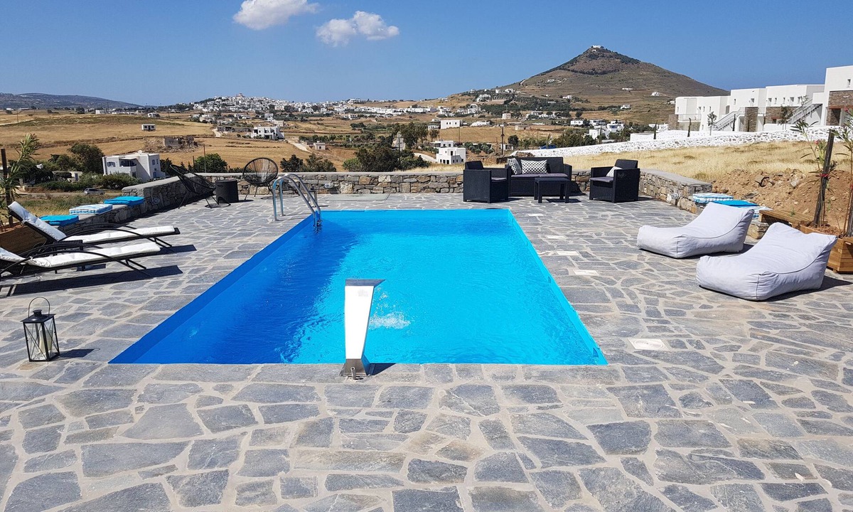 Logaras House | Villa Emartena for 14 guests 3 villas with 3 pools near Punda Beach