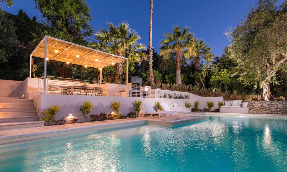 Benitses Villa | Villa Jacaranda Mauve