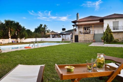 Larissos Villa | Villa John Dimeon Kato Achaia With Pool - Happy Rentals